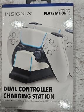White Dual Controller Charging Station for PlayStation 5
